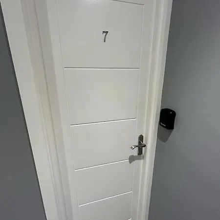 7 Studio, Filton, Next To Airbus דירה בריסטול